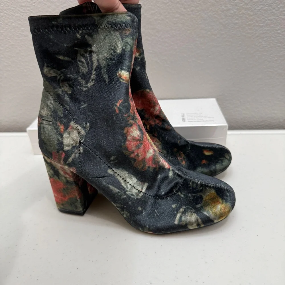 MIA Velveteen Boots Size 6 Floral Velvet Shoes Lux Comfy Block Heel